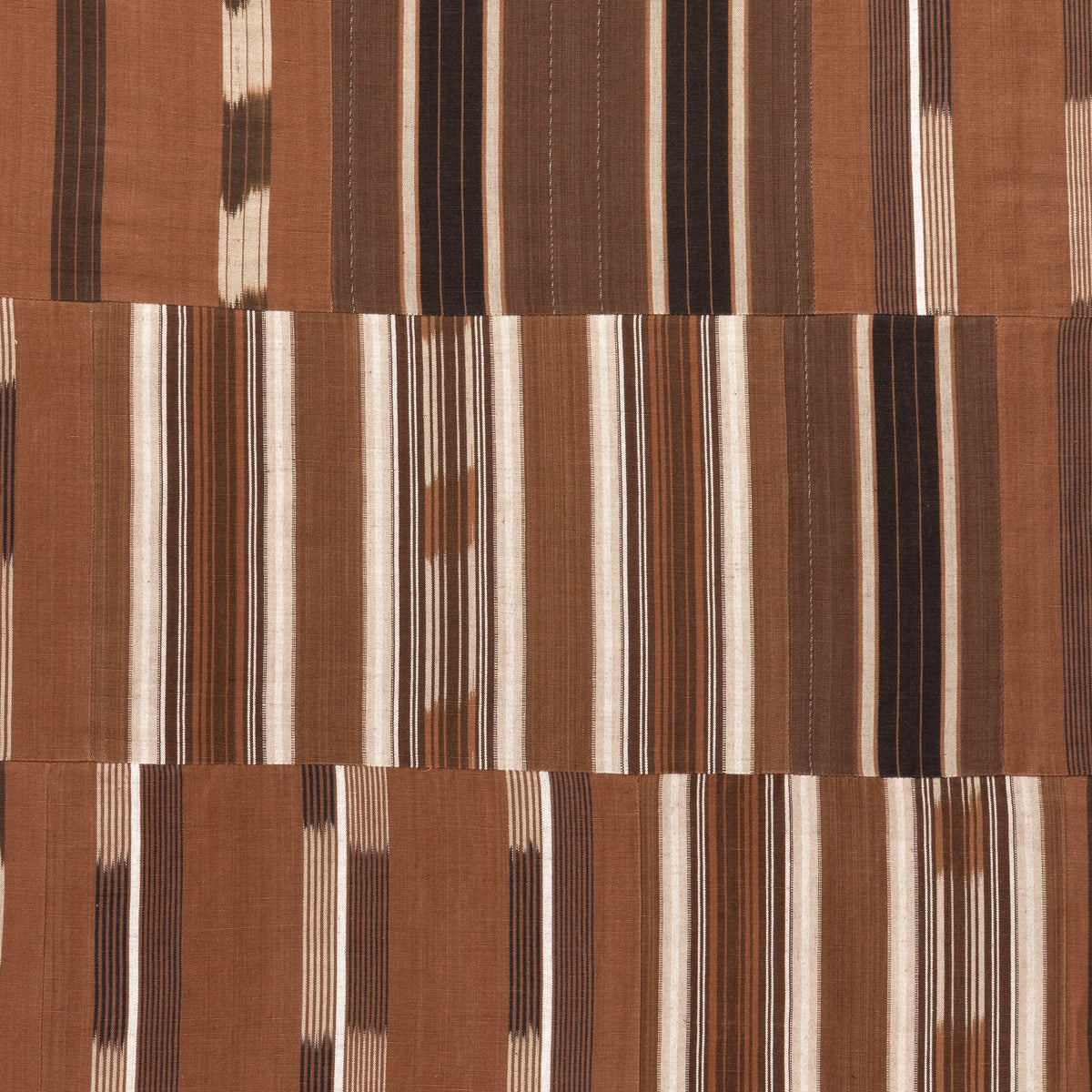 37630-24 KRAVET COUTURE YACUMA MADERA