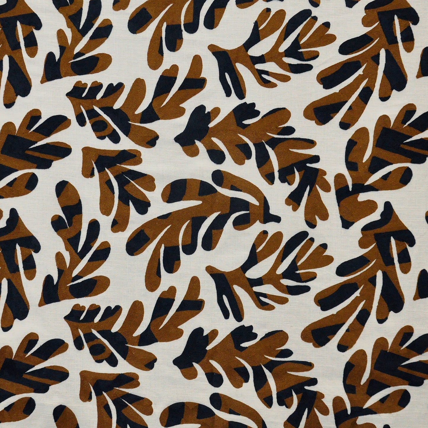 EJ1304 Maxwell UPHOLSTERY PATTERNS # 304 CHESTNUT CT-JUNGLE ROOM