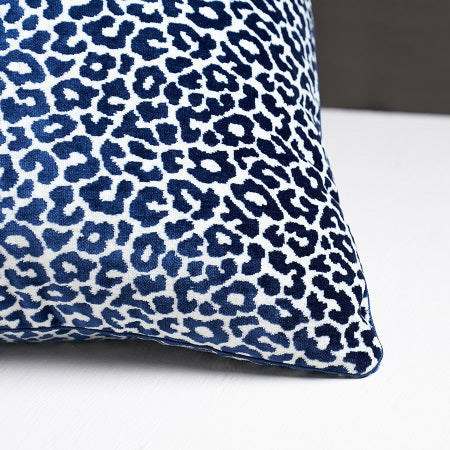 MADELEINE VELVET Schumacher Pillow