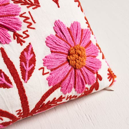 SO723320 MARGUERITE EMBROIDERY Schumacher Pillow