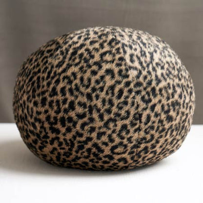 SO7896 LILYA LEOPARD Schumacher Pillow-Natural