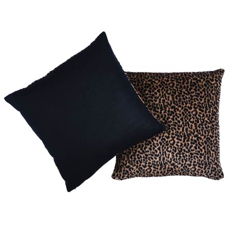 SO7896 LILYA LEOPARD Schumacher Pillow-Natural